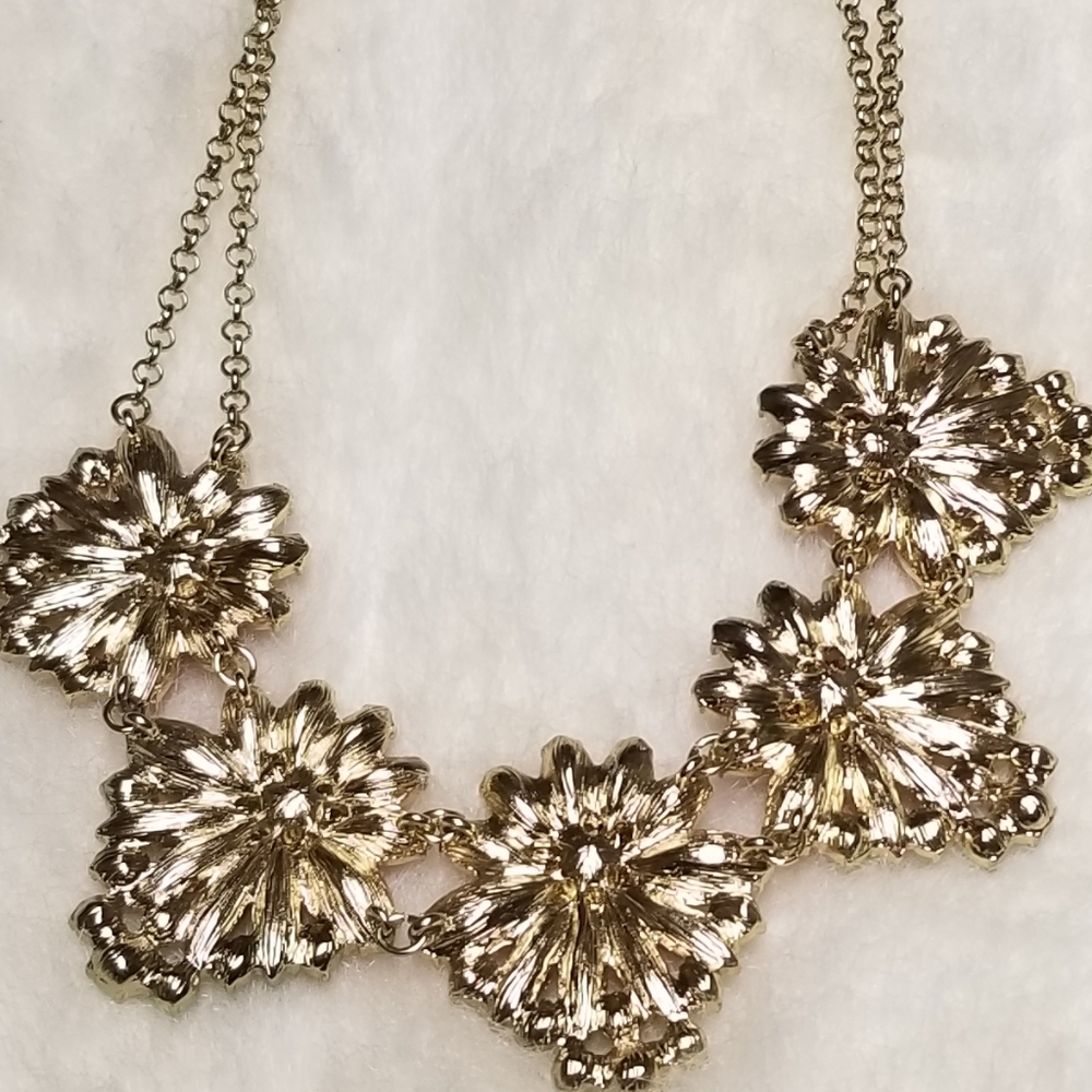 Flower Rhinestone Statement Necklace - Picture 3 of 4